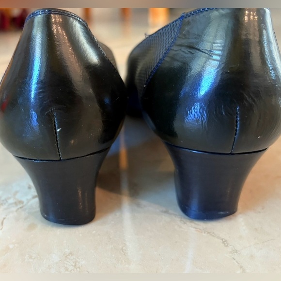 Salvatore Ferragamo slip on pump heels
size 8.5 B leather patent cap toe - Picture 4 of 6